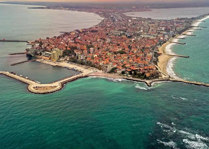 Flower Street Provides With Free Wifi, Air Conditioning * Sunny Beach