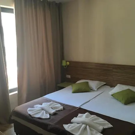 Flower Street Provides With Free Wifi, Air Conditioning Tatil Evi Sunny Beach