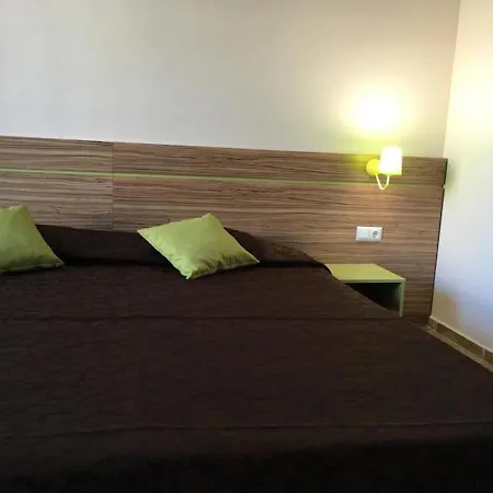 Flower Street Provides With Free Wifi, Air Conditioning *