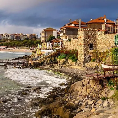 Flower Street Provides With Free Wifi, Air Conditioning * Sunny Beach