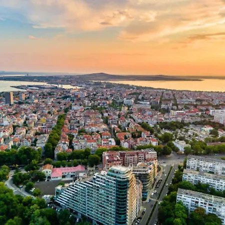 Flower Street Provides With Free Wifi, Air Conditioning * Слънчев бряг