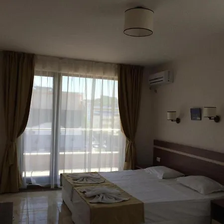 Flower Street Provides With Free Wifi, Air Conditioning Слънчев бряг